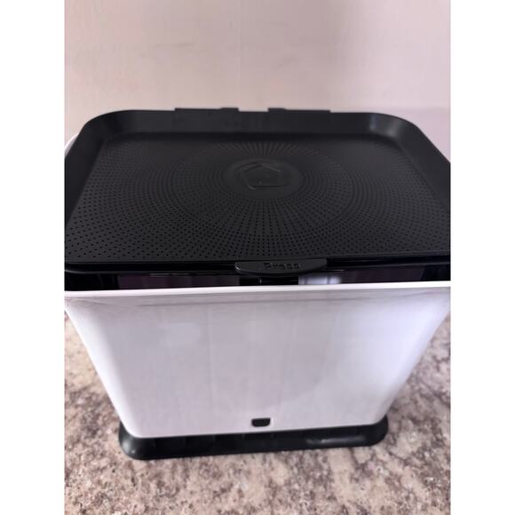Full Circle Fresh Air Odor-Free Table top Kitchen Compost Collector with Bags - Picture 8 of 8
